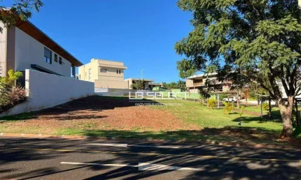 Terreno no Condomínio Solares da Gávea com 658 metros quadrados.
