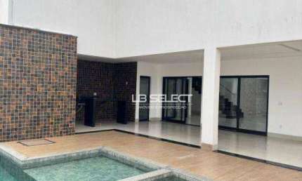 Casa no Condomínio Gávea Hill II com quatro suítes e área gourmet completa.
