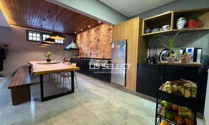 Casa no bairro Granada com quatro quartos, duas suíres e área gourmet completa.