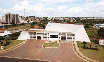 Terreno no condomínio arts com 421 metros quadrados.