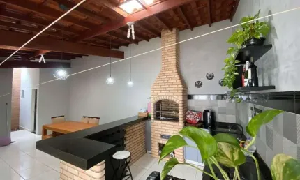 Casa com 3 dormitórios à venda, 200 m² por R$ 750.000,00 - Laranjeiras - Uberlândia/MG