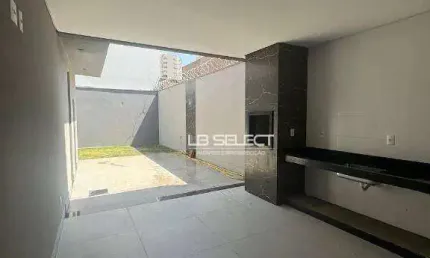 Casa no bairro Novo Mundo com três suítes e varanda gourmet.