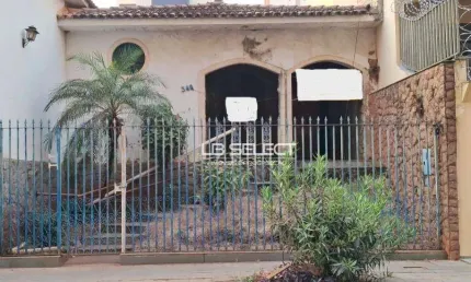 Casa no bairro Martins com sete quartos e cinco banheiros, duas vagas de garagem