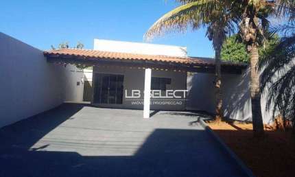 Casa no bairro Jardim Califórnia com  três quartos, sendo uma suiíte, varanda gourmet e garagem para sete carros.