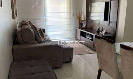 Apartamento no bairro Copacabana com dois quartos, suíte com closet e duas vagas livres de garagem.
