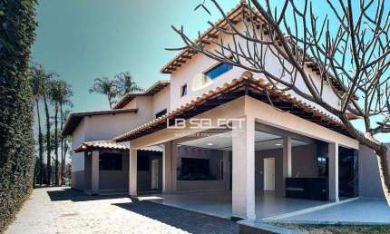 Casa no bairro Cidade Jardim com cinco quartos, sendo quarto suíte e varanda gourmet completa.
