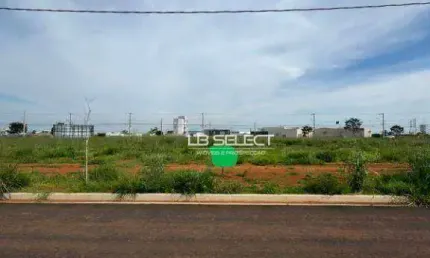 Terreno no bairro Novo Mundo com 756 metros quadrados.