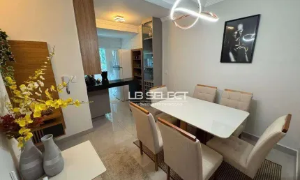 Apartamento no bairro Santa Mônica com dois quartos, armários planejados e elevador.