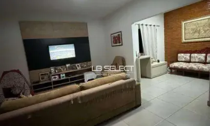 Casa no bairro umuarama com três quartos, varanda gourmet e três vagas de garagem.