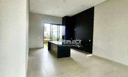 Casa no Condomínio Raros com três quartos e área gourmet com SPA.