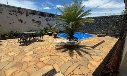 Casa no bairro Brasil com quatro quartos e varanda gourmet.