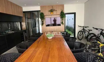 Casa no bairro Novo Mundo com três quartos e varanda gourmet.