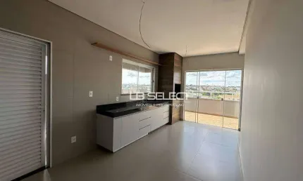 Cobertura duplex no bairro Santa Mônica com três suítes e varanda gourmet.