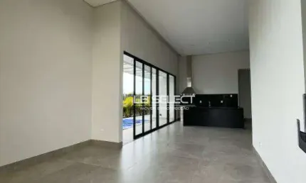 Casa em condomínio fechado com quatro suítes, sala em dois ambientes, piscina e garagem para três carros.