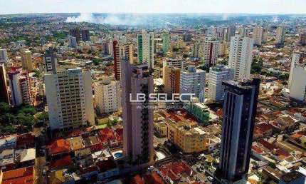 Imóvel comercial na Avenida Floriano Peixoto com seis lojas e um apartamento.