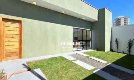 Casa no bairro Portal do Vale com dois quartos, suíte e duas vagas de garagem.