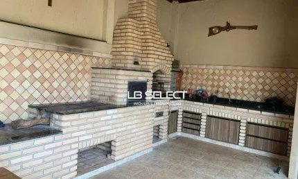 Casa no Cidade Jardim três quartos, suíte e área gourmet.