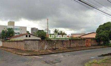 Terreno de esquina no Bairro Alto Umuarama com 935 metros quaderados.