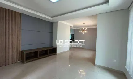 Casa no bairro Alto Umuarama com três quartos, suíte e varanda gourmet.