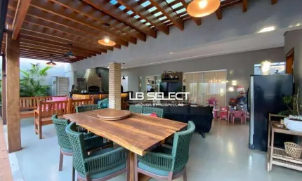 Casa no bairro Karaíba com três quartos, suíte com closet e varanda gourmet.