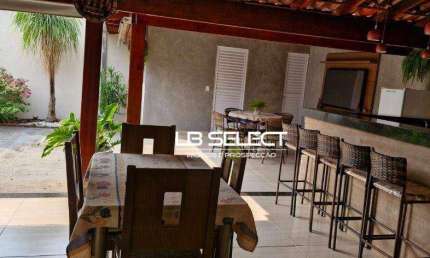 Casa no Condomínio Jardim Canaã com três quartos, uma suíte e varanda gourmet.