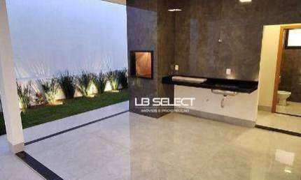 Casa no bairro Jardim Botânico com três quartos, uma suíte com closet e varanda gourmet.