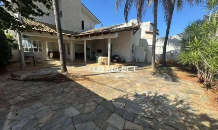 Casa no bairro Karaíba com quatro quartos, uma suíte, duas semi suítes e área gourmet.