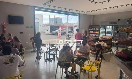 Imóvel comercial de esquina no bairro Shopping Park.