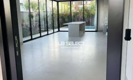 Casa no condomínio terras altas com quatro suítes e varanda gourmet.