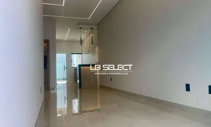 Casa no bairro jardim holanda com dois quartos, suíte e duas vagas de garagem.