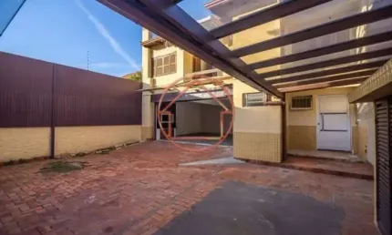Casa com 4 quartos à venda na Rua Ricalde Marques, 265, Jardim São Pedro, Porto Alegre por R$ 1.070.000