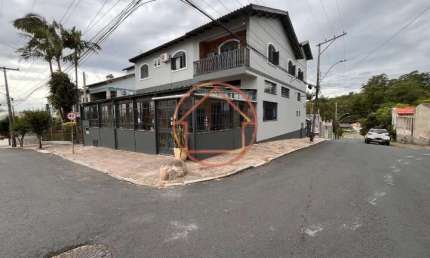 Casa à venda na Rua Samaritana, 6, Jardim Itu Sabará, Porto Alegre por R$ 1.450.000