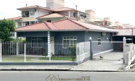 Casa para Venda em Florianópolis, Canasvieiras, 7 dormitórios, 2 suítes, 5 banheiros, 4 vagas