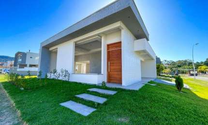 Casa para Venda em Florianópolis, São João do Rio Vermelho, 3 dormitórios, 3 suítes, 4 banheiros, 2 vagas