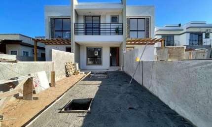 Casa para Venda em Florianópolis, São João do Rio Vermelho, 2 dormitórios, 2 suítes, 2 banheiros, 2 vagas