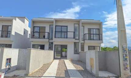 Casa para Venda em Florianópolis, São João do Rio Vermelho, 2 dormitórios, 2 suítes, 2 banheiros, 2 vagas