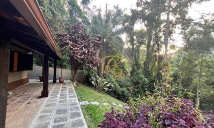 Imperdível oportunidade! Casa à venda em Teresópolis-RJ, bairro Fazenda Boa Fé, 4 quartos, 1 suíte, 1 sala, 3 banheiros, 2 vagas, 190m²