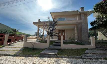 Casa em condomínio à venda no bairro Vargem Grande, Teresópolis- RJ