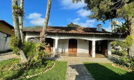 Casa com 3 quartos à venda na Rua Castro Alves, 10, Carlos Guinle, Teresópolis, 800 m2 por R$ 1.500.000