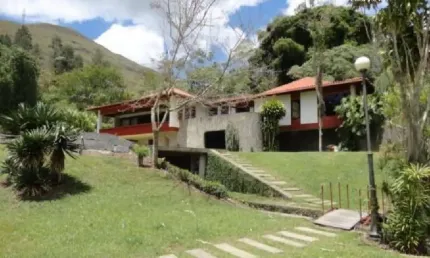 Chácara / sítio com 6 quartos à venda na Estrada Rodesia, 100, Albuquerque, Teresópolis, 4360 m2 por R$ 3.000.000
