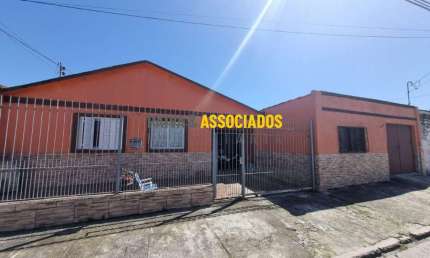 Casa com 3 quartos à venda na Monteiro Lobato, 101, Três Vendas, Pelotas por R$ 480.000