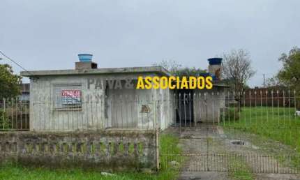 Casa com 2 quartos à venda na São Francisco, 439, Três Vendas, Pelotas por R$ 425.000