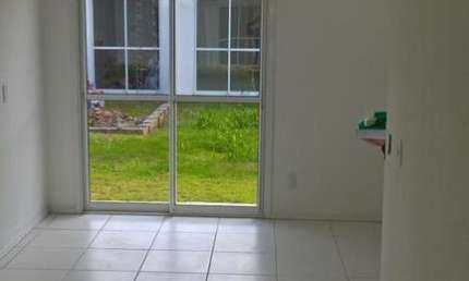 Casa em condomínio fechado com 2 quartos para alugar na Avenida Prefeito Ary Alcântara, 1000, Areal, Pelotas por R$ 1.000