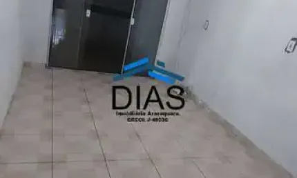 Parque residencial laura molina com dois dormitórios e quintal amplo