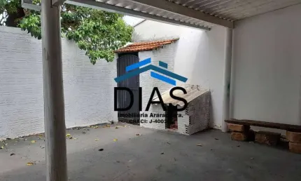 VICTÓRIO DE SANTI DOIS DORMITÓRIOS AMPLO QUINTAL COMPLETO DE COMÉRCIOS