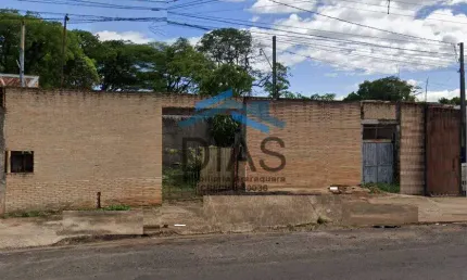 JARDIM DAS ESTAÇÕES TERRENO PRÓXIMO A ESTRADA FERRO MURADO COM PORTÃO