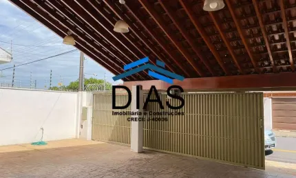 REGIÃO CENTRAL DE ARARAQUARA COM TRÊS DOMITÓRIOS COM AR CONDICIONADO