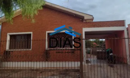 AMPLA CASA COM 3 DORMITÓRIOS SENDO 2 SUITES NO CARMO EM ARARAQUARA