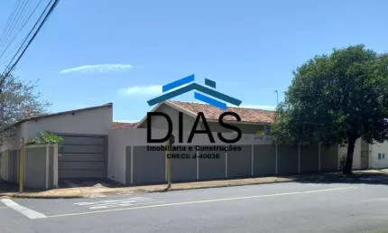JARDIM PAULISTANO COM TRÊS DORMITÓRIOS QUINTAL AMPLO E BEM LOCALIZADA