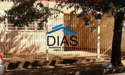 JARDIM BRASIL CASA COM TRÊS DORMITÓRIOS E QUINTAL AMPLO 300M